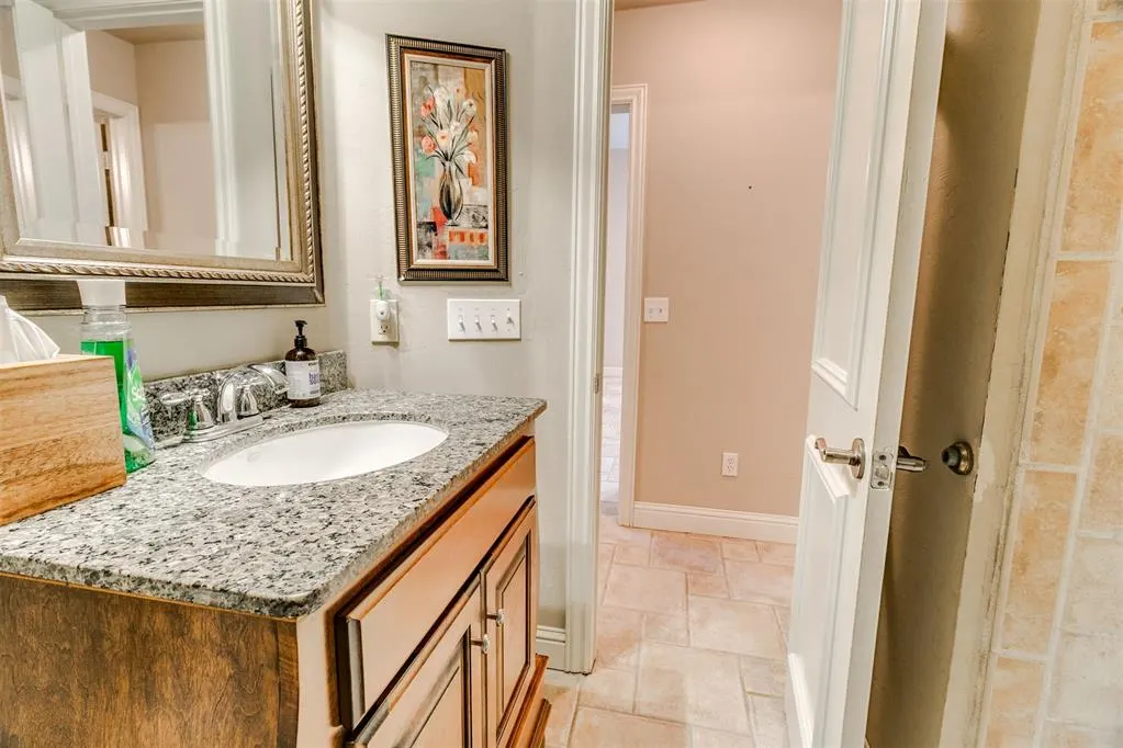 Photo 14 — 4517 Olde Village Circle, Edmond, OK 73013