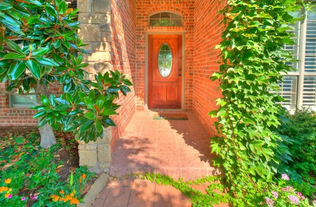 Photo 2 — 4517 Olde Village Circle, Edmond, OK 73013