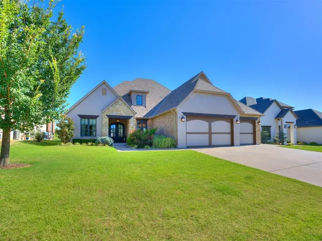 Photo 2 — 233 Saint Claire Drive, Edmond, OK 73025