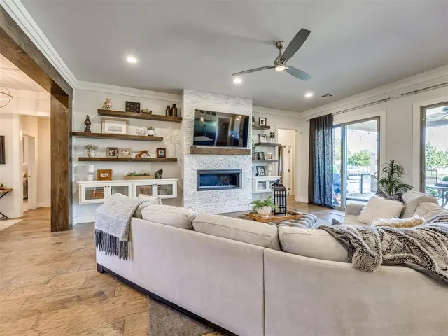 Photo 4 — 233 Saint Claire Drive, Edmond, OK 73025