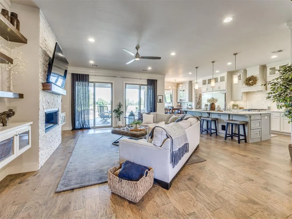 Photo 5 — 233 Saint Claire Drive, Edmond, OK 73025