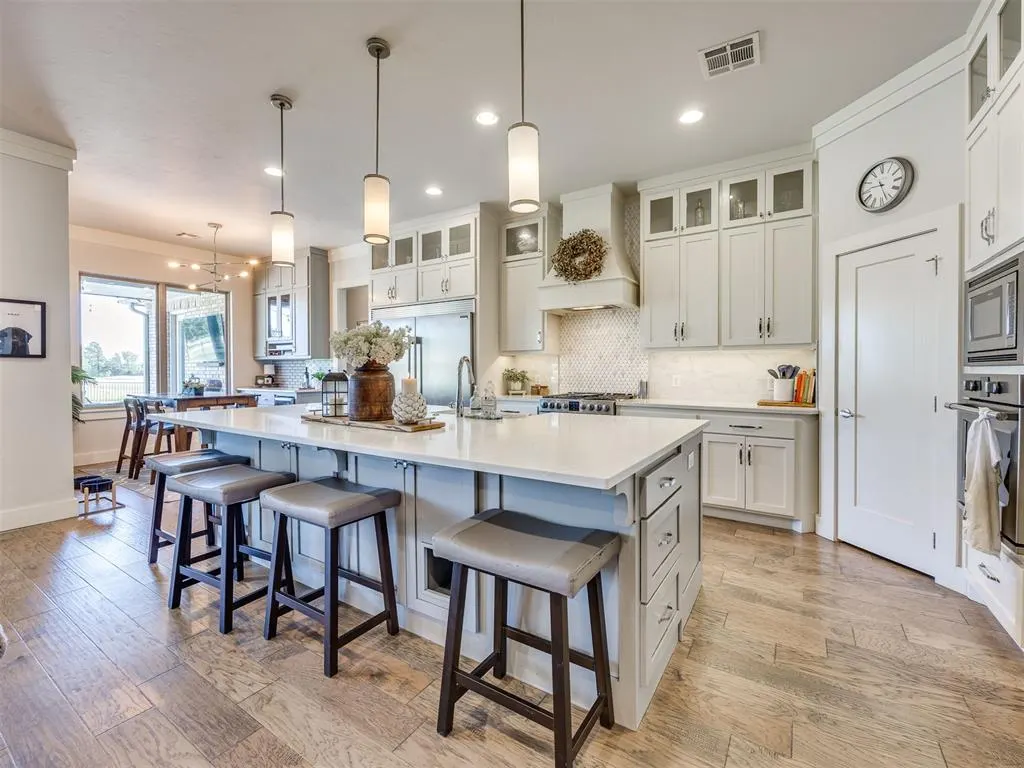 Photo 6 — 233 Saint Claire Drive, Edmond, OK 73025