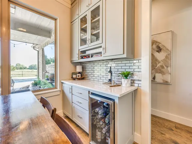 Photo 8 — 233 Saint Claire Drive, Edmond, OK 73025