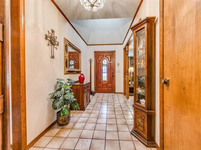 Photo 8 — 2201 Dena Drive, Guthrie, OK 73044