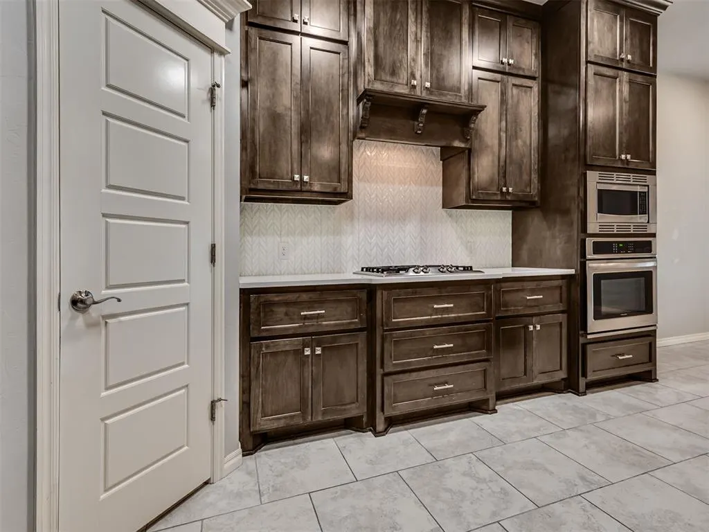 Photo 11 — 1305 N Storybrook Street, Mustang, OK 73064