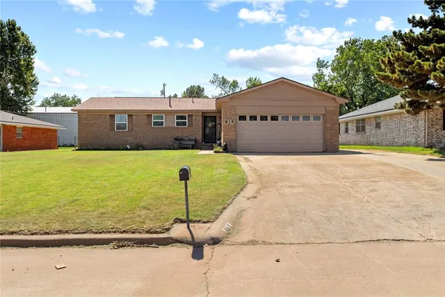 Front exterior — 819 N Brewer Avenue, Hydro, OK 73048
