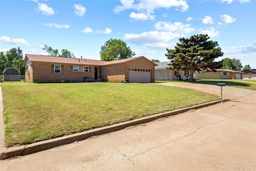 Photo 2 — 819 N Brewer Avenue, Hydro, OK 73048