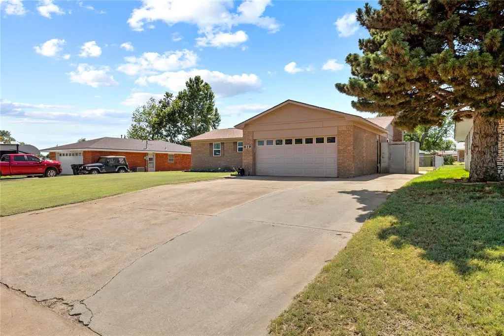 Photo 3 — 819 N Brewer Avenue, Hydro, OK 73048