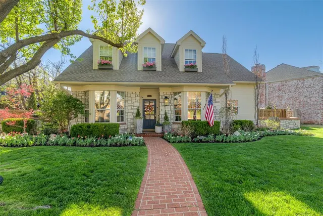 Photo 3 — 11916 Maple Hollow Court, Oklahoma City, OK 73120