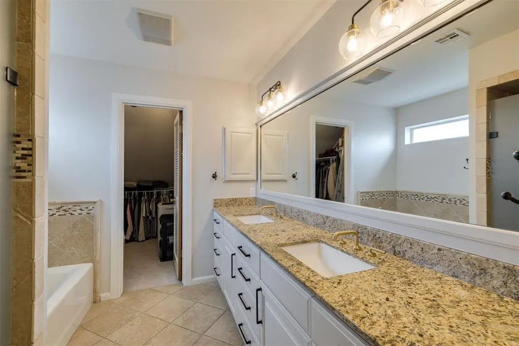 Photo 37 — 11916 Maple Hollow Court, Oklahoma City, OK 73120