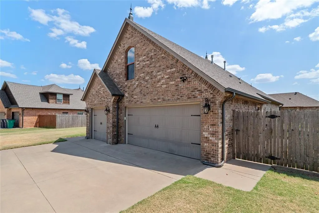 Photo 5 — 10904 SW 19th Street, Yukon, OK 73099