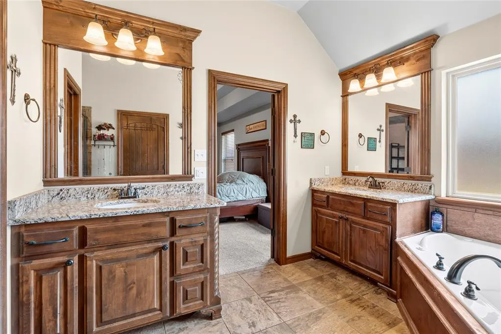 Photo 18 — 10904 SW 19th Street, Yukon, OK 73099