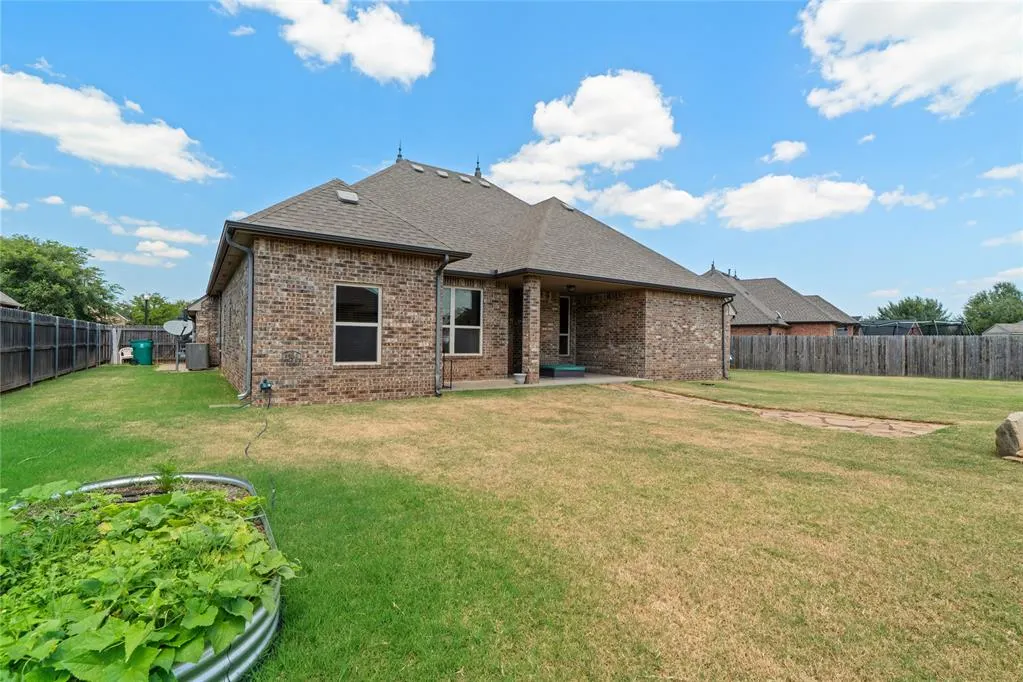 Photo 33 — 10904 SW 19th Street, Yukon, OK 73099