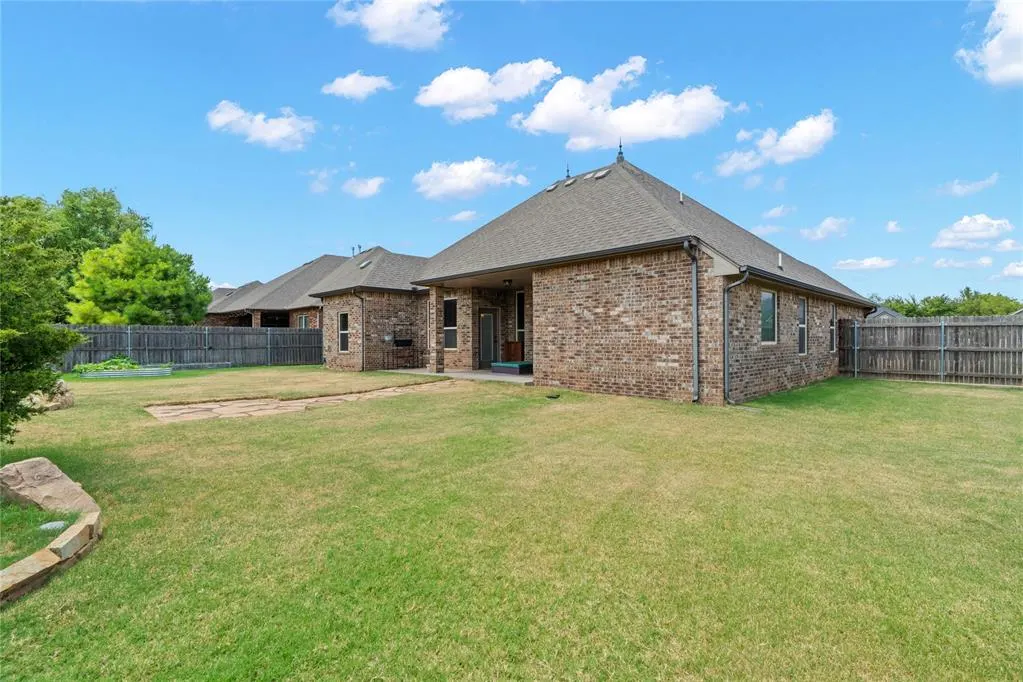 Photo 34 — 10904 SW 19th Street, Yukon, OK 73099