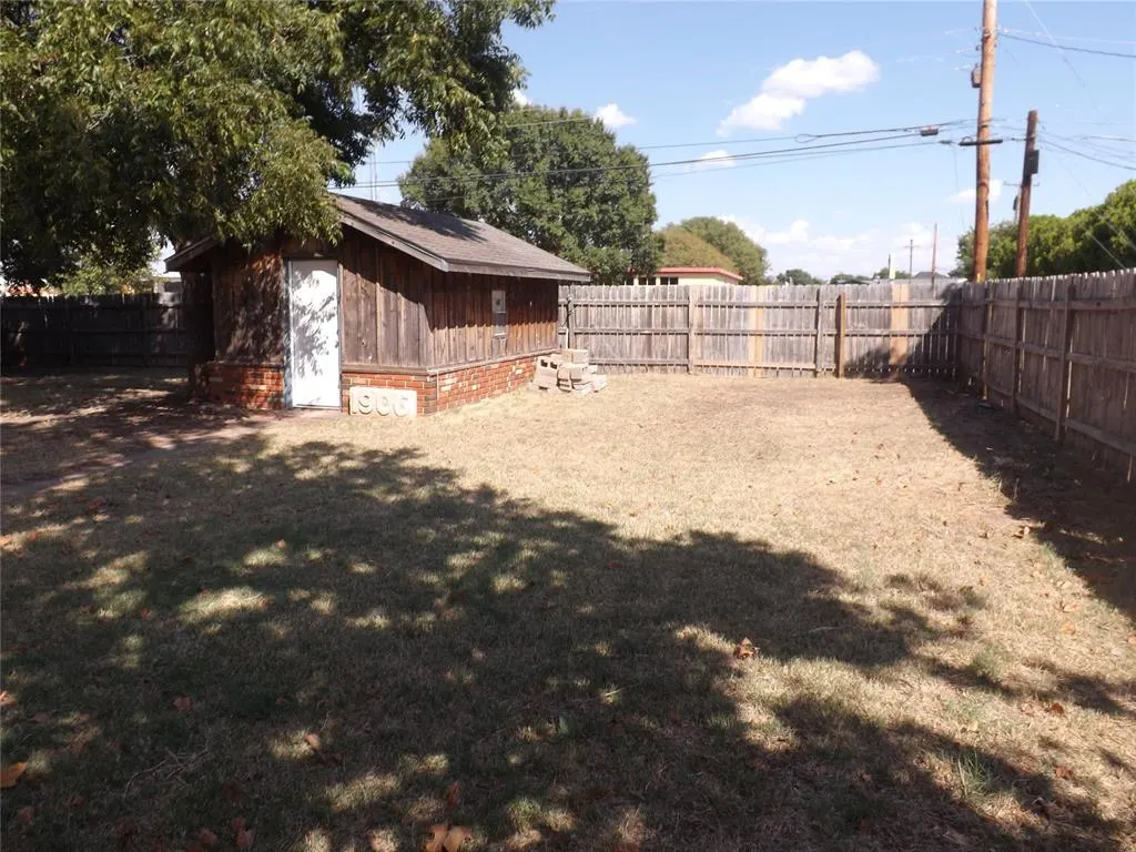 Photo 34 — 1908 N Robin Street, Altus, OK 73521