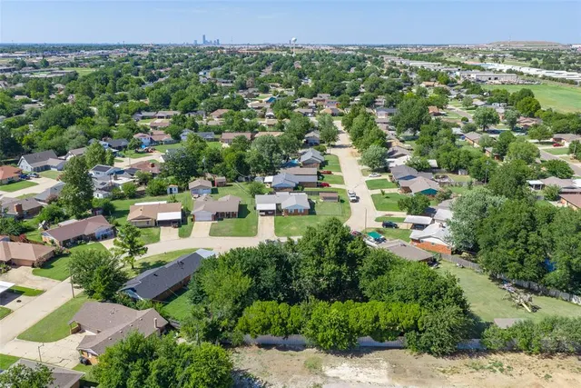 Photo 2 — 118 Oakside Drive, Oklahoma City, OK 73160