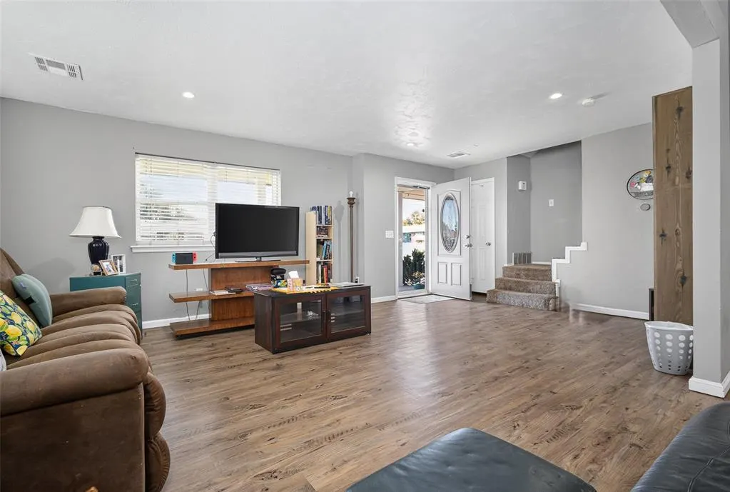 Photo 10 — 118 Oakside Drive, Oklahoma City, OK 73160
