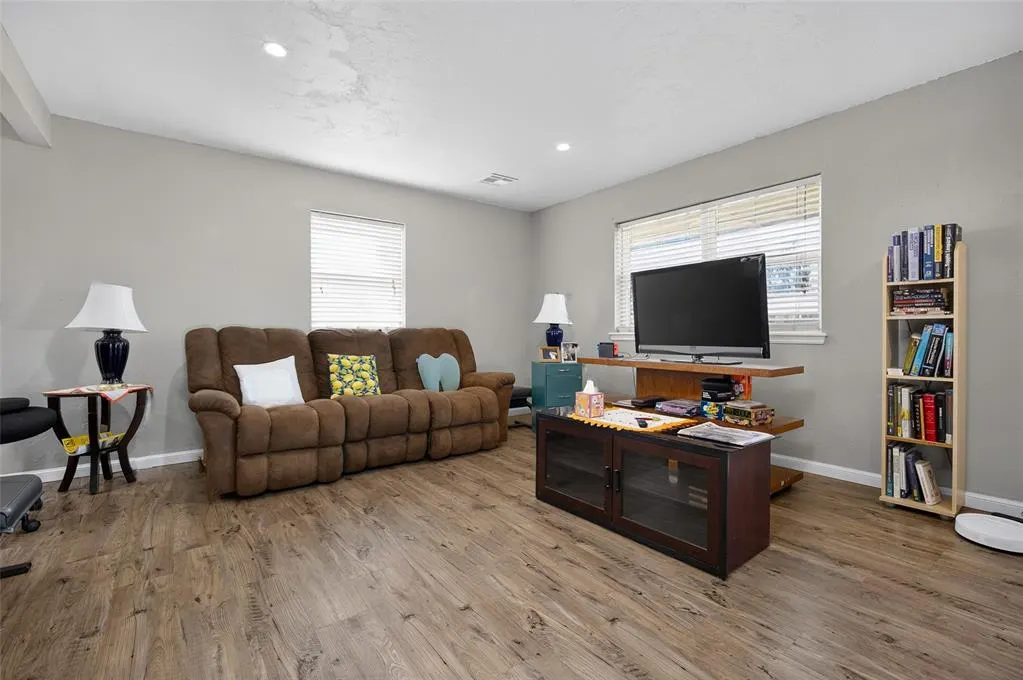 Photo 11 — 118 Oakside Drive, Oklahoma City, OK 73160
