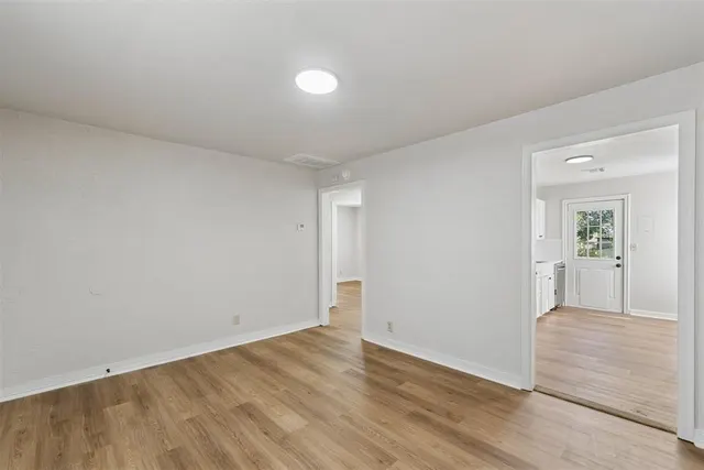 Photo 3 — 912 SW 48th Street, Oklahoma City, OK 73109