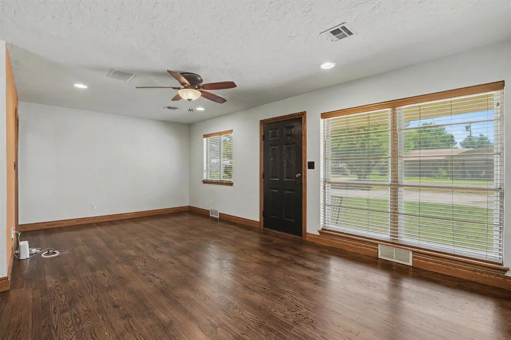 Photo 2 — 713 Hedge Drive, Oklahoma City, OK 73110
