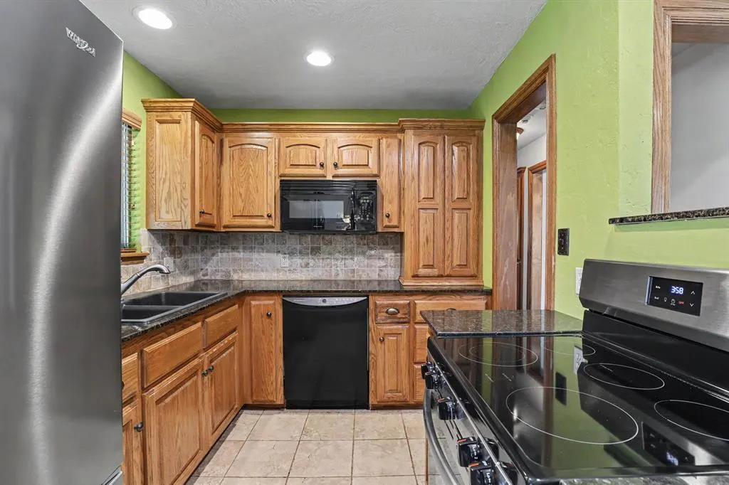 Photo 9 — 713 Hedge Drive, Oklahoma City, OK 73110