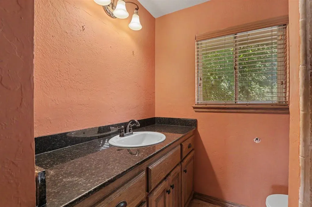 Photo 11 — 713 Hedge Drive, Oklahoma City, OK 73110