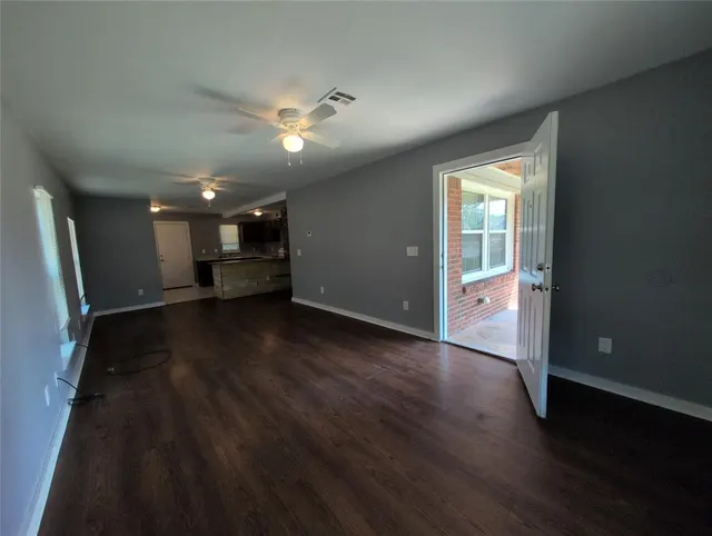 Photo 2 — 725 NE 25th Street, Oklahoma City, OK 73105