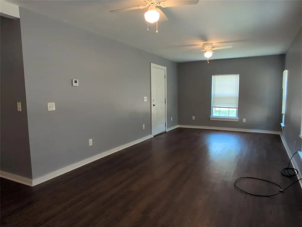 Photo 3 — 725 NE 25th Street, Oklahoma City, OK 73105