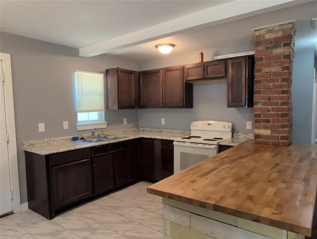 Photo 4 — 725 NE 25th Street, Oklahoma City, OK 73105