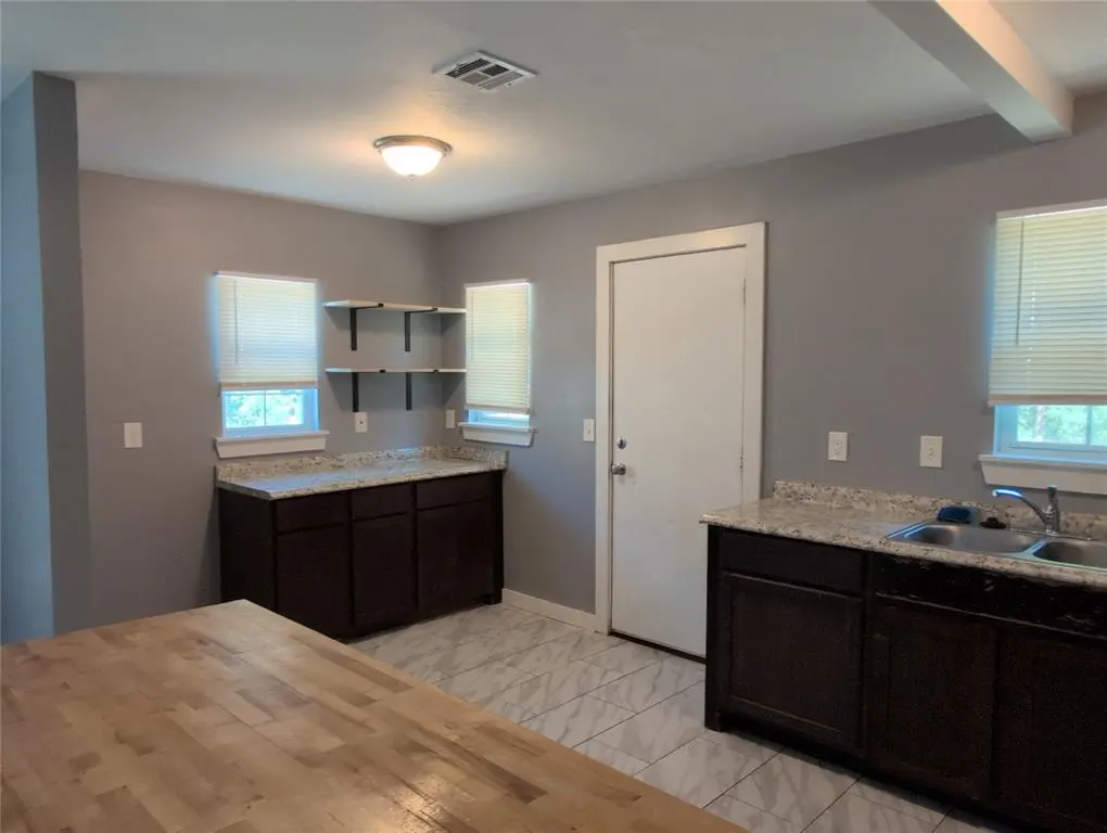 Photo 5 — 725 NE 25th Street, Oklahoma City, OK 73105