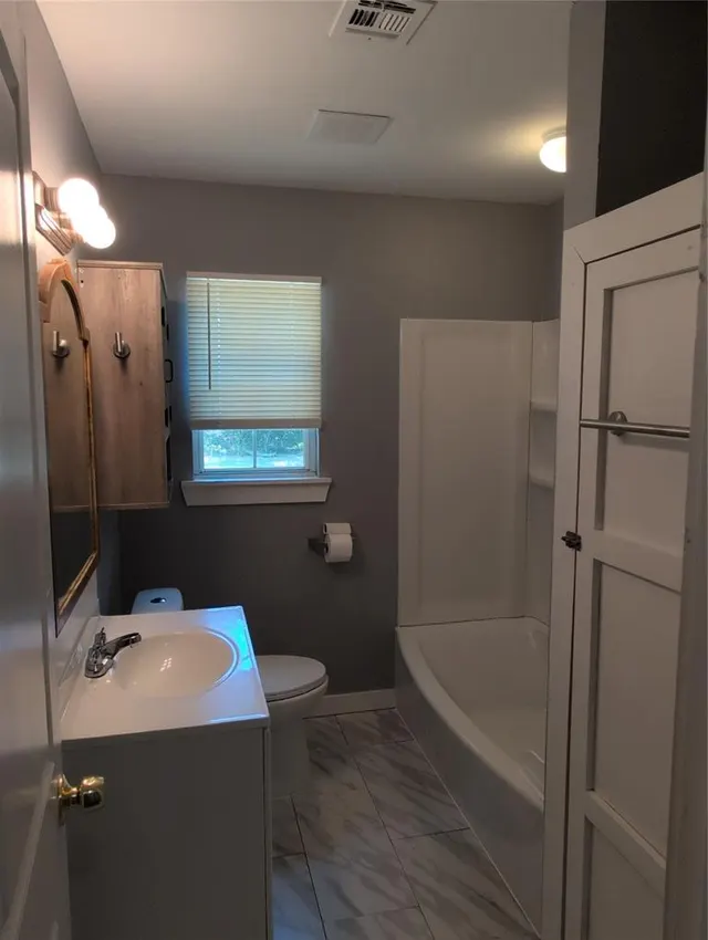 Photo 7 — 725 NE 25th Street, Oklahoma City, OK 73105