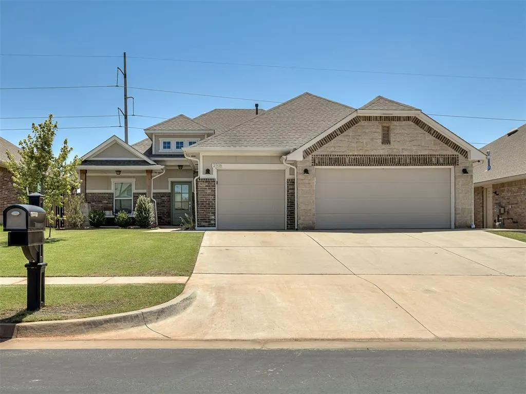 Photo 2 — 2916 SE 24th Street, Moore, OK 73160