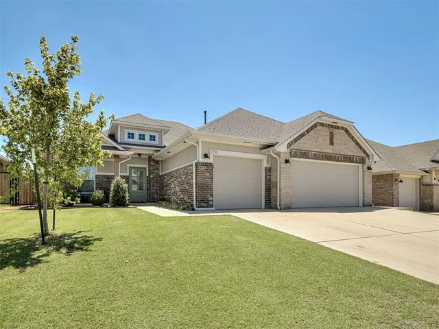 Photo 3 — 2916 SE 24th Street, Moore, OK 73160