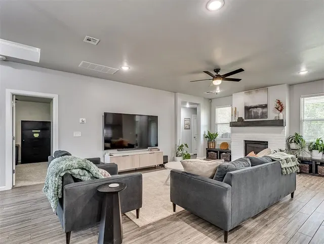 Photo 6 — 2916 SE 24th Street, Moore, OK 73160
