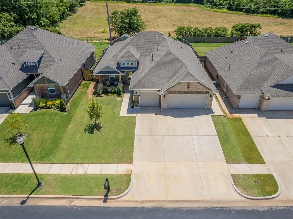 Front exterior — 2916 SE 24th Street, Moore, OK 73160