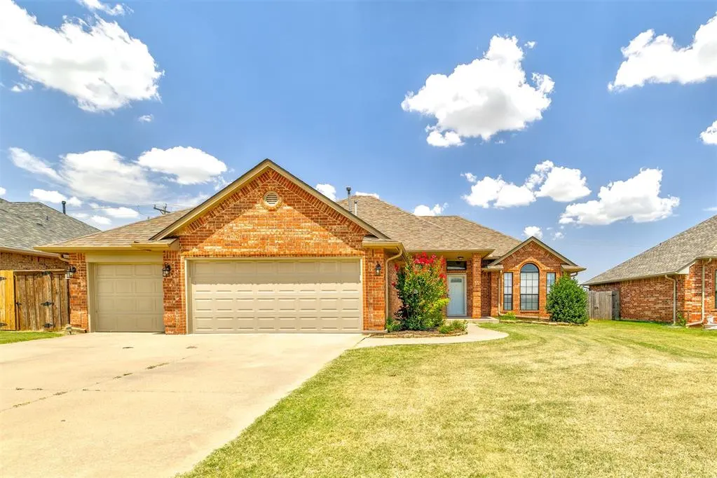 Front exterior — 551 W Geronimo Court Way, Mustang, OK 73064