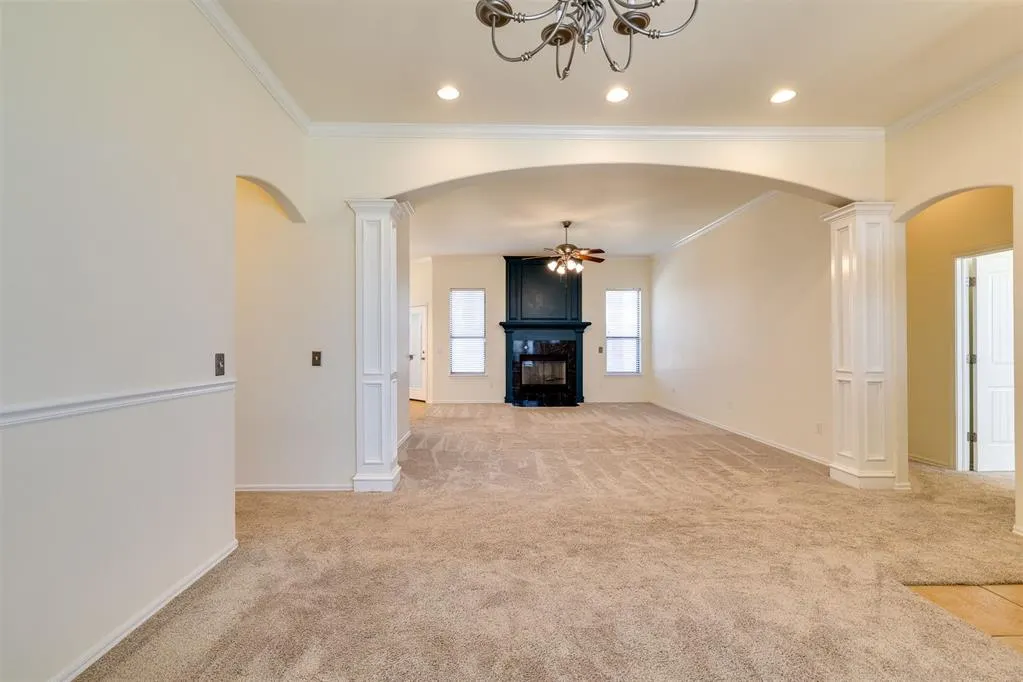 Photo 3 — 551 W Geronimo Court Way, Mustang, OK 73064