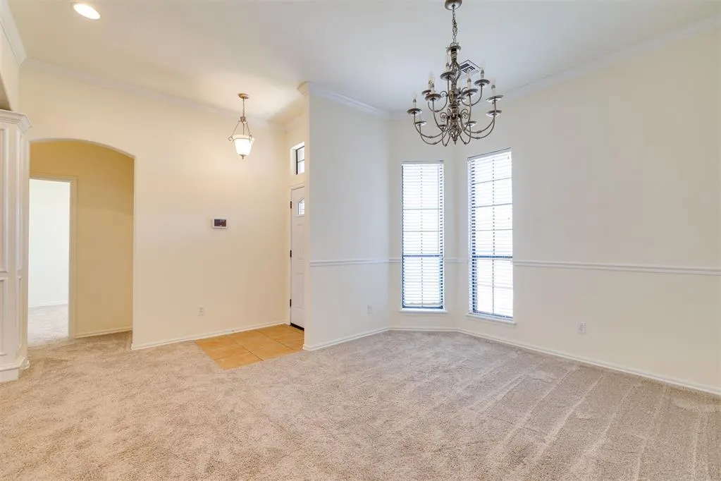 Photo 5 — 551 W Geronimo Court Way, Mustang, OK 73064