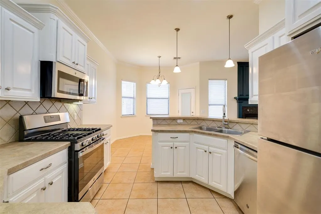 Photo 16 — 551 W Geronimo Court Way, Mustang, OK 73064
