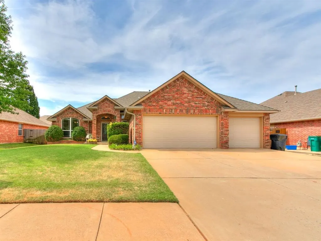 Front exterior — 10628 NW 39th Street, Yukon, OK 73099