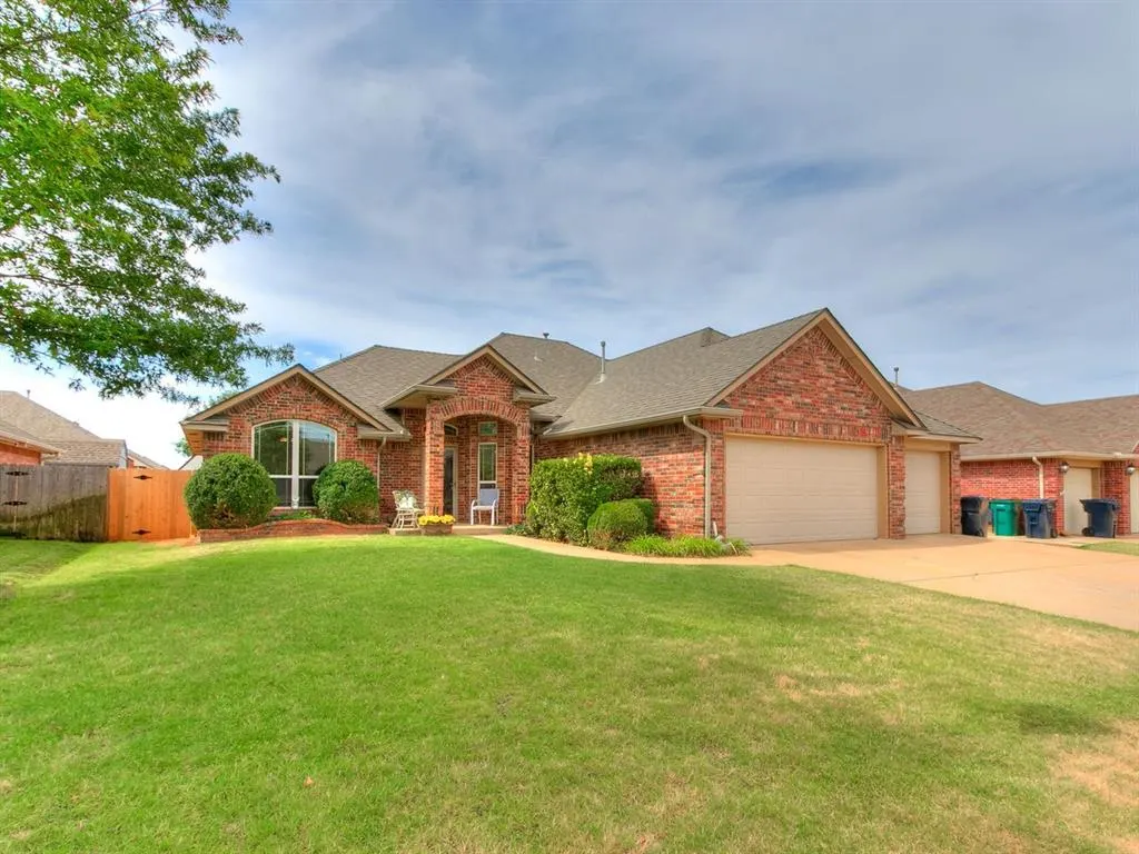 Photo 3 — 10628 NW 39th Street, Yukon, OK 73099