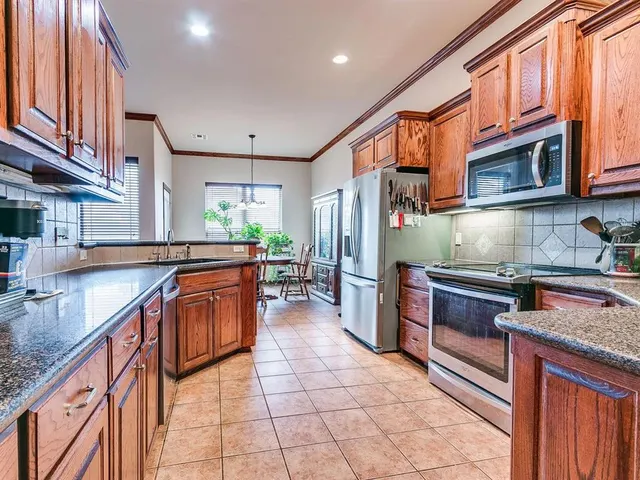 Photo 6 — 10628 NW 39th Street, Yukon, OK 73099