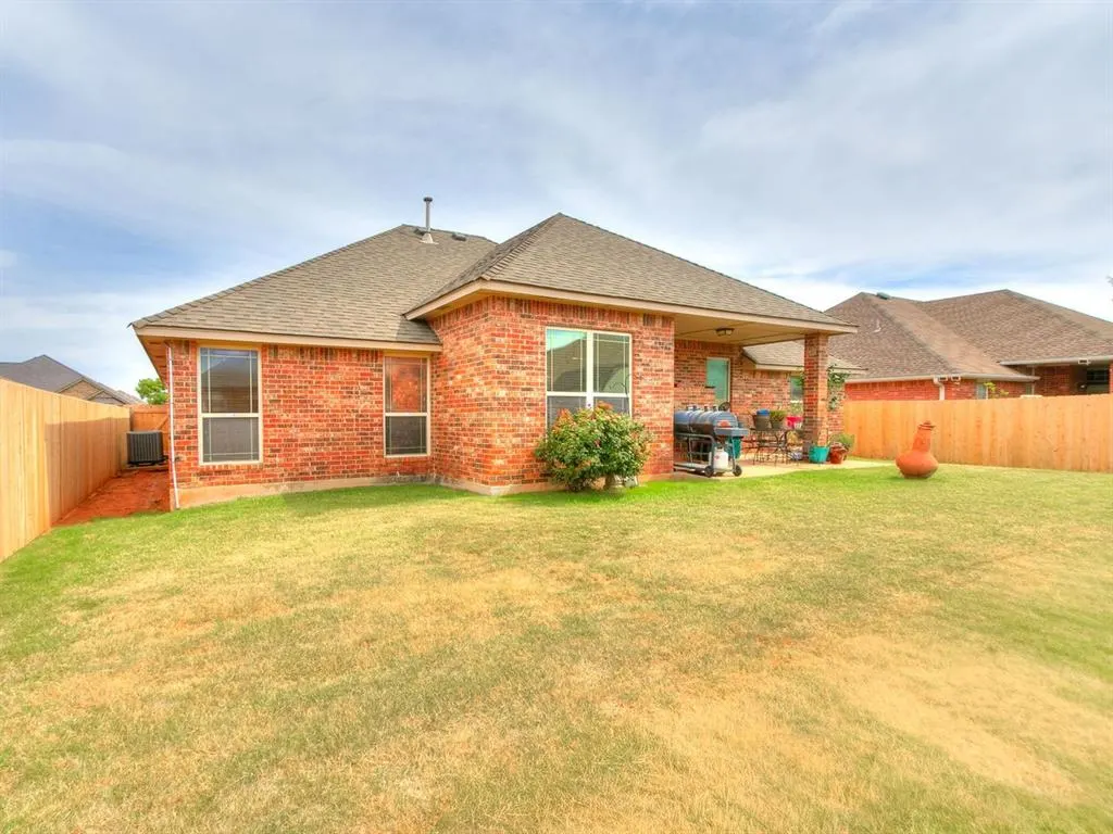 Photo 32 — 10628 NW 39th Street, Yukon, OK 73099