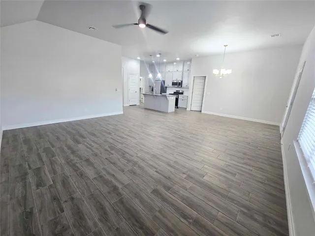 Photo 4 — 9221 Anaum Lane, Yukon, OK 73099