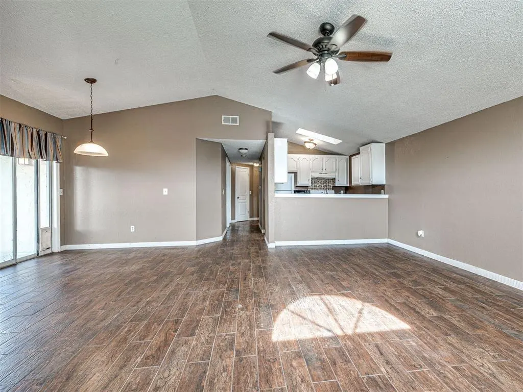 Photo 3 — 2143 Lonnie Lane, Moore, OK 73170