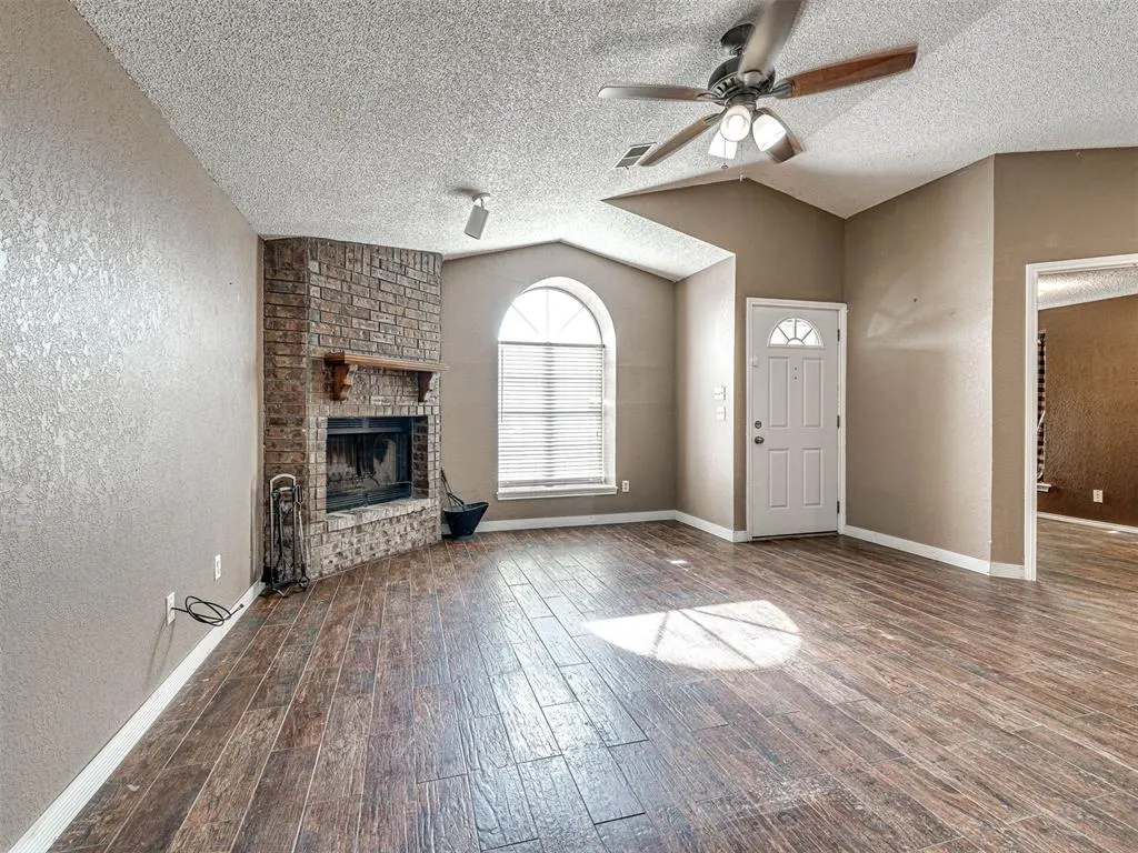 Photo 4 — 2143 Lonnie Lane, Moore, OK 73170