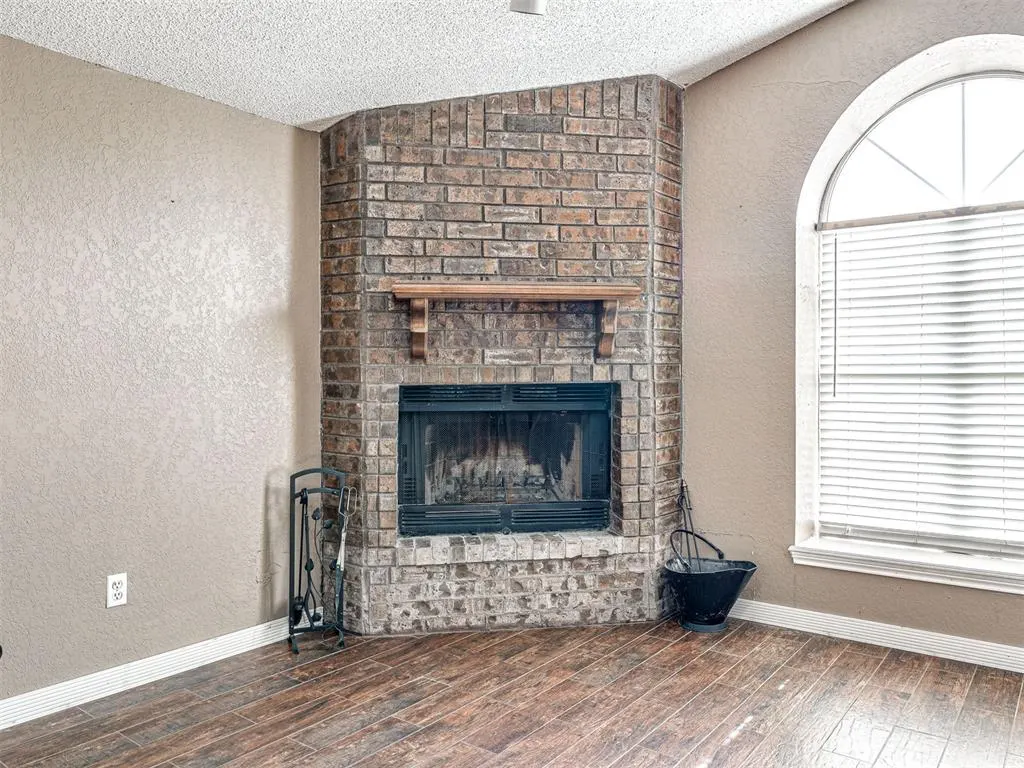 Photo 5 — 2143 Lonnie Lane, Moore, OK 73170