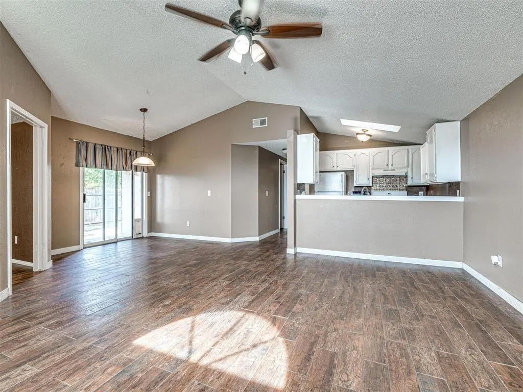 Photo 6 — 2143 Lonnie Lane, Moore, OK 73170
