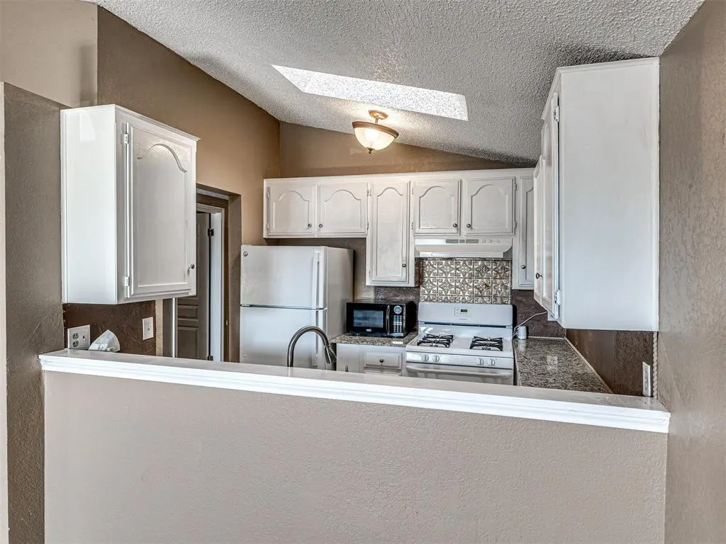 Photo 8 — 2143 Lonnie Lane, Moore, OK 73170