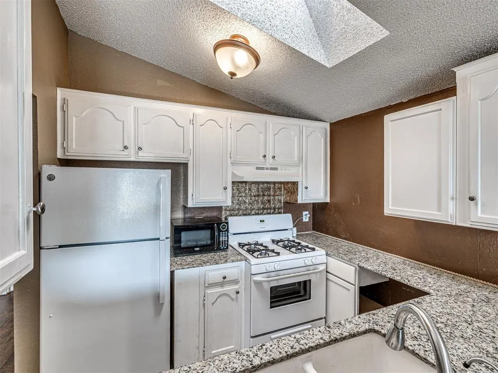 Photo 9 — 2143 Lonnie Lane, Moore, OK 73170